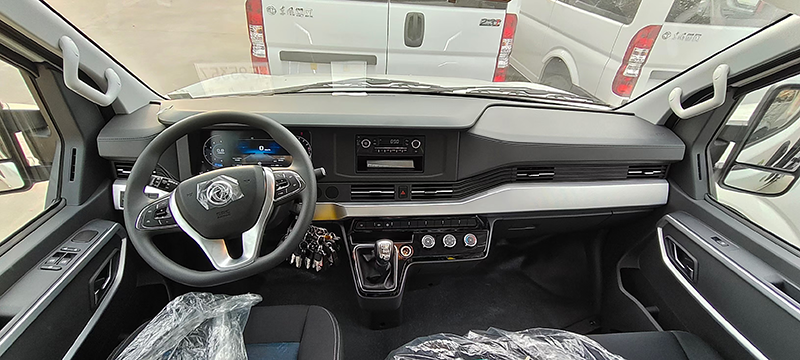 东风御风中轴殡仪车