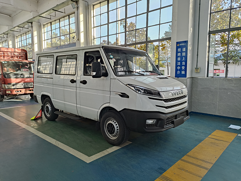 依维柯型殡仪车