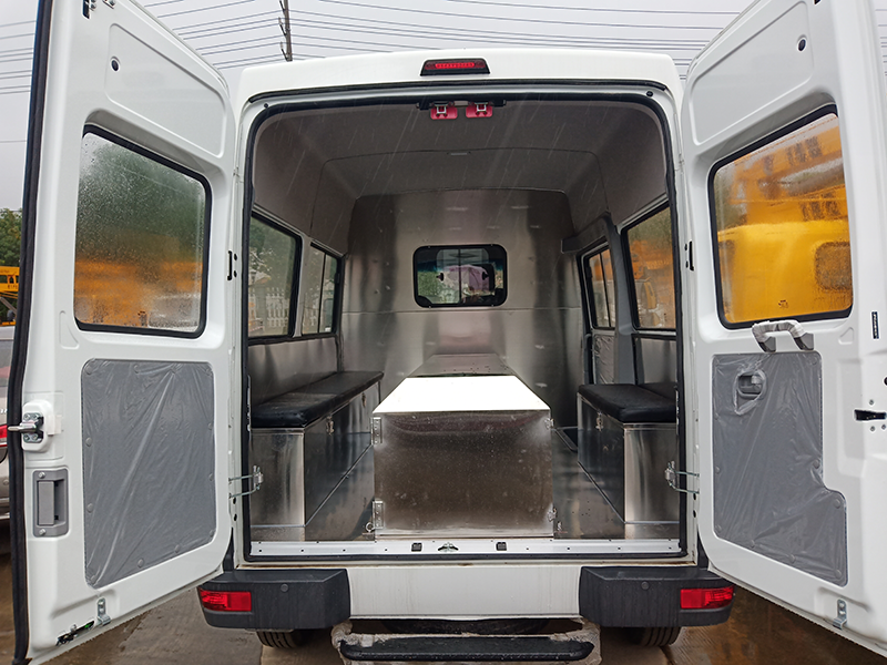 依维柯型殡仪车