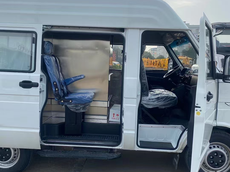 依维柯型殡仪车